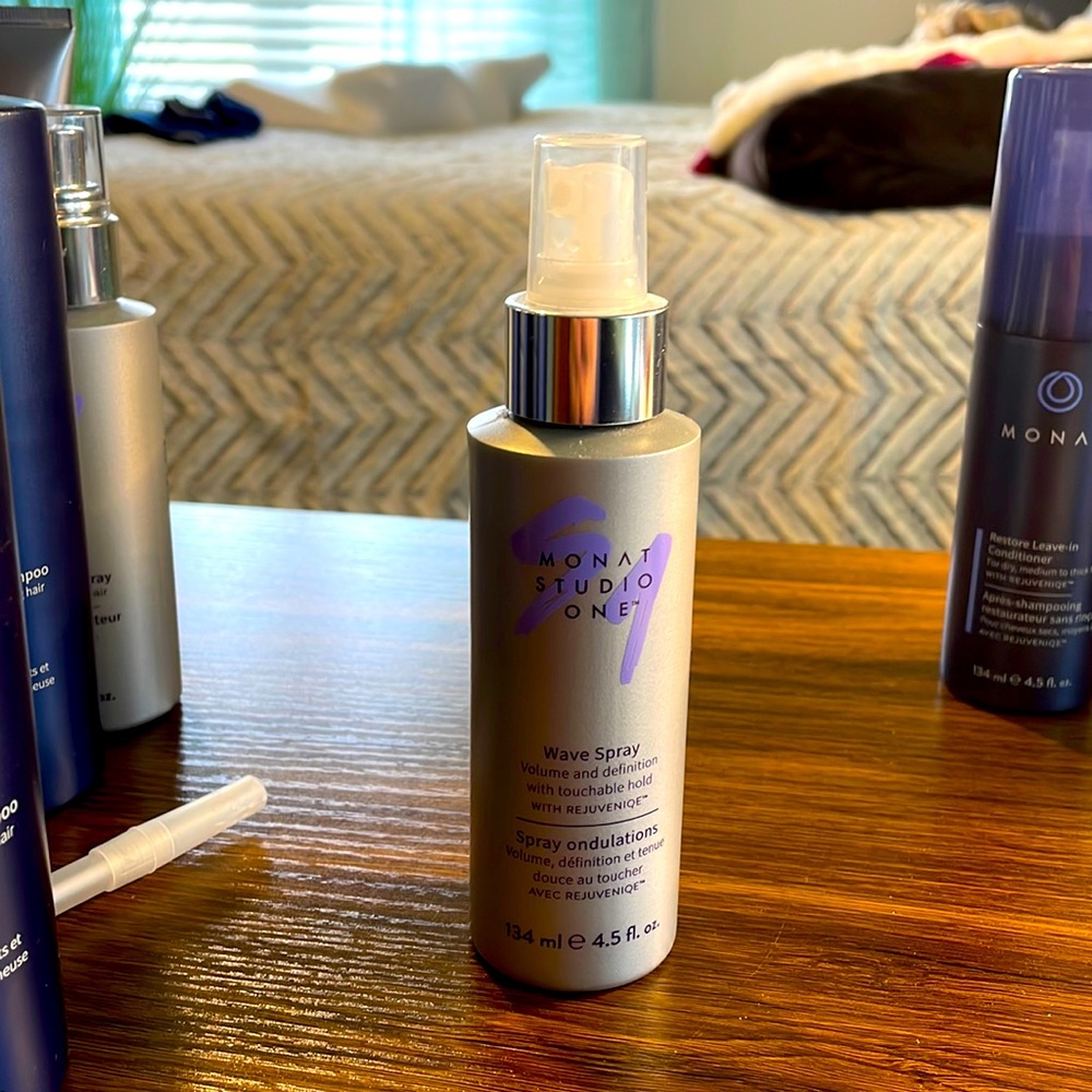 Monat Wave Spray. Brand New. Full size!